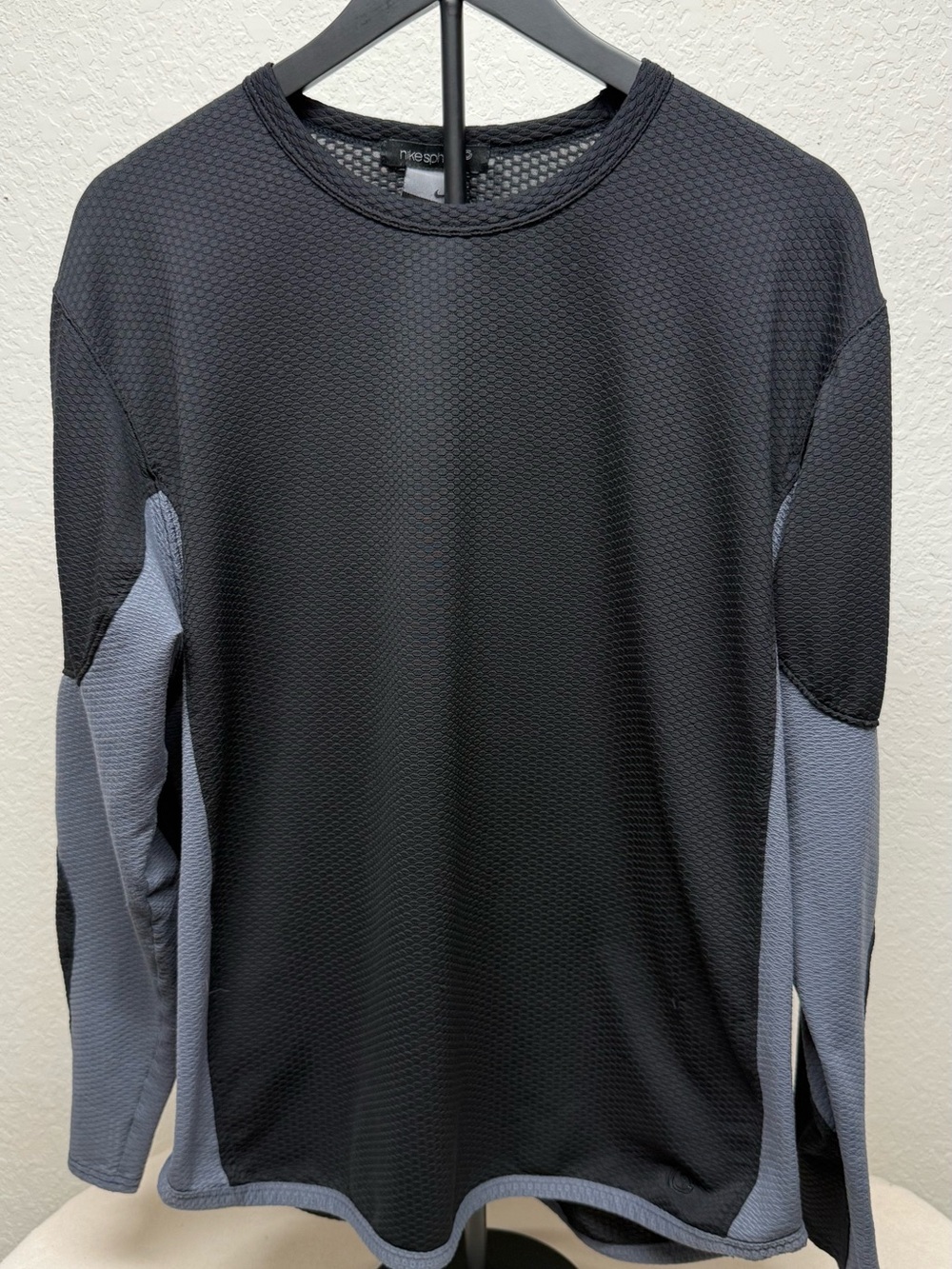 Men's Two-Tone Black & Gray Long-Sleeve Performance Shirt